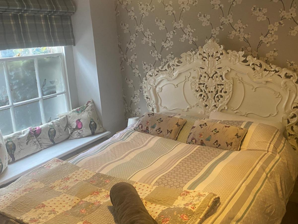Georgian City Apartment At Thomas Street Double Bedroom And Two Single Trundle Beds Бат Экстерьер фото