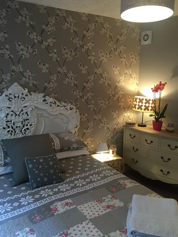 Georgian City Apartment At Thomas Street Double Bedroom And Two Single Trundle Beds Бат Экстерьер фото