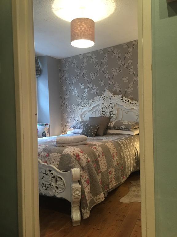 Georgian City Apartment At Thomas Street Double Bedroom And Two Single Trundle Beds Бат Экстерьер фото